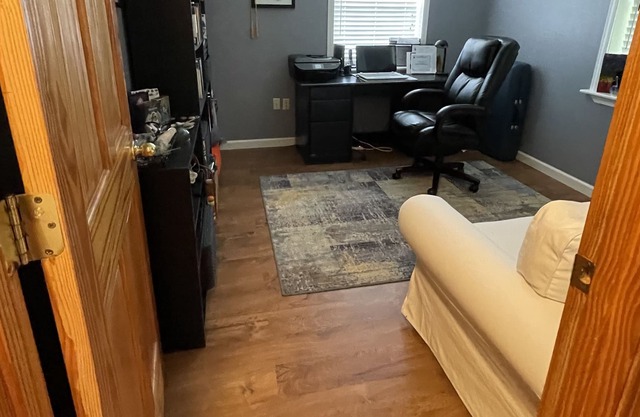 Quiet, meticulously clean house close to beaches, and shopping.
