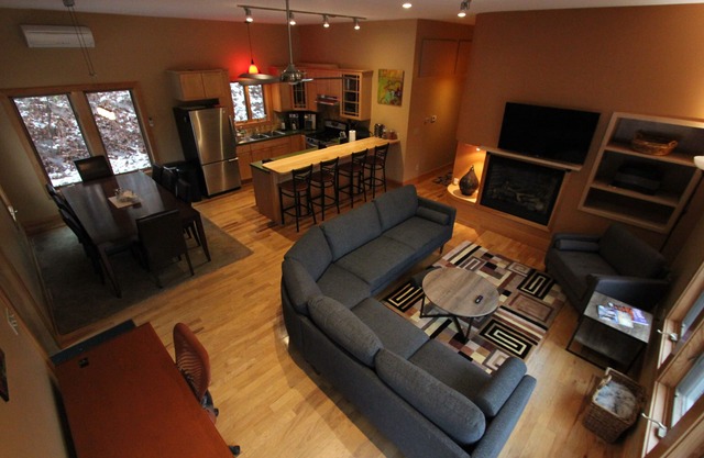 Maison moderne de luxe tranquille avec des lits de mousse de mémoire, WiFi à grande vitesse et cuisine complète