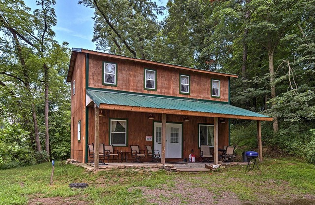 Calme Mount Perry Cabin sur une ferme en exploitation!