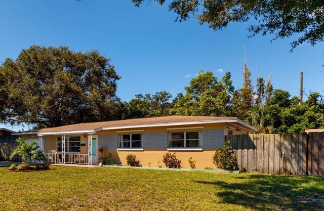 Adorable maison dans un quartier calme à 15 min de la plage et du centre-ville St. Pete