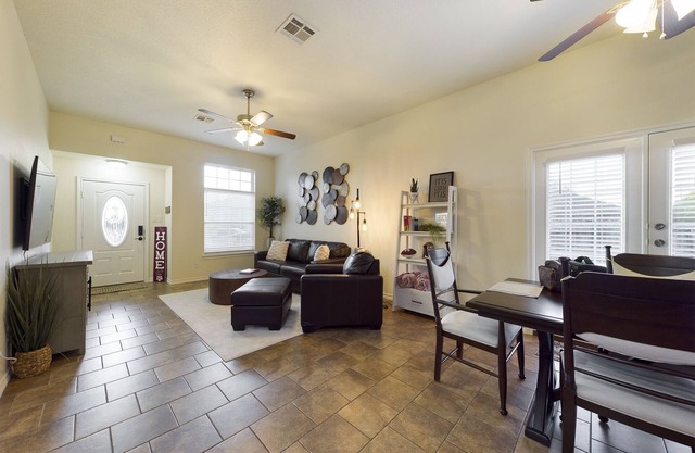 Quiet Private Home located 10 min to Kyle Field with great access to everything.