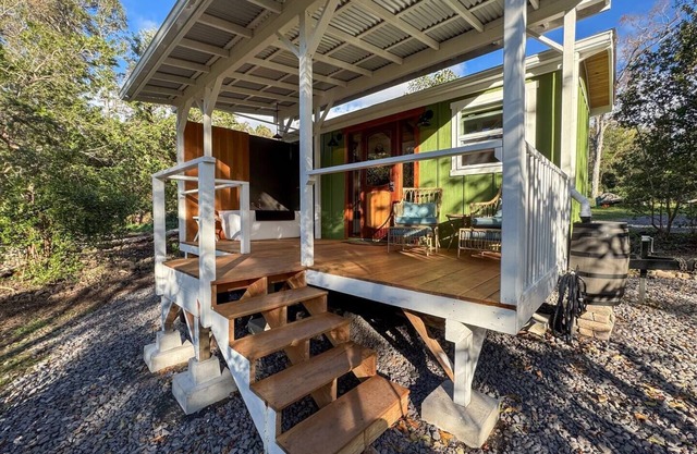 Quiet & Private Retreat w/Outdoor Soaking Tub