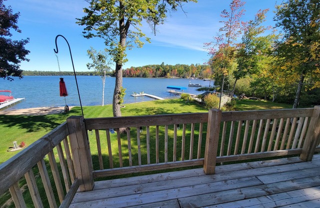 Quiet, Relaxing Getaway on Green Lake with Large Yard and Private Dock