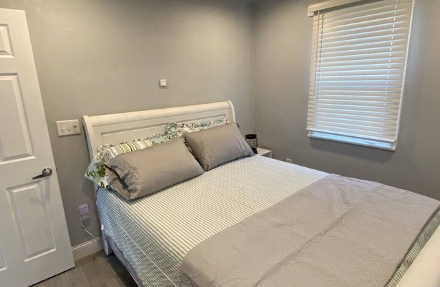 Quiet retreat, minutes from highway and downtown, Quite retreat, minutes from highway and downtown