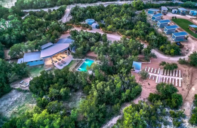 The Liney Moon: 8-Acre Hill Country Retreat with Pool, Putting Green, Volleyball