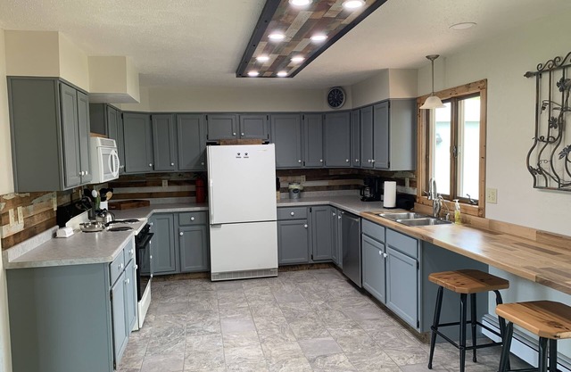 Quiet country setting. Full featured getaway home!