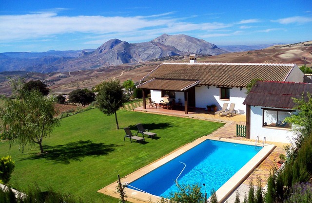 Maison rurale tranquille au centre de l'Andalousie avec une vue imprenable.