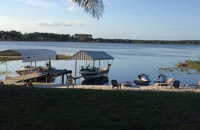Accueil calme au bord du lac rural ~ 90 pi. Rivage privé ~ Canoë et Kayak inclus