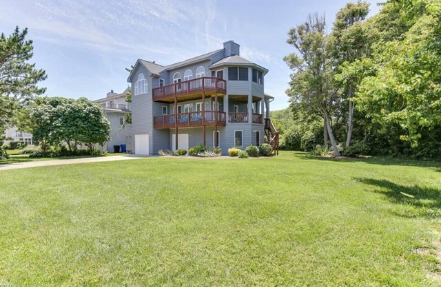 Quiet Semi-Private Beach Located in an Upscale Neighborhood / Croatan