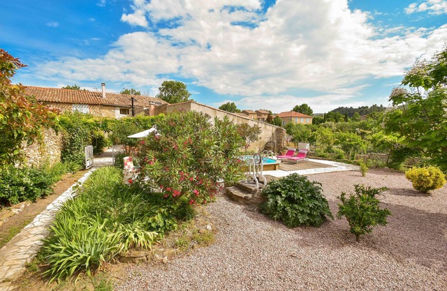 Maison calme avec clim piscine privée jardin dans village du minervois