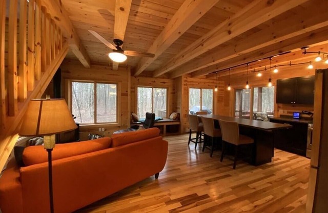 Quiet Sports Oasis-Wooded & Private-Ski In/Ski Out