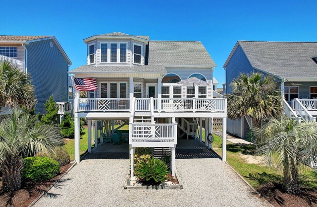 Quiet Street w/ pool and direct beach access