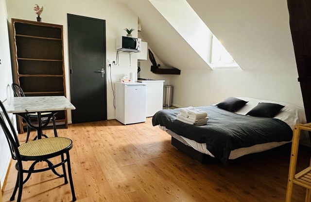 Studio 12 au calme avec Wifi et Parking à Troyes