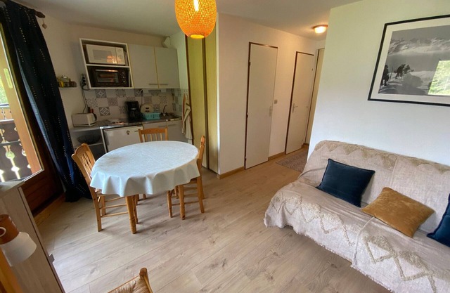 Studio au calme avec balcon, parking couvert et kitchenette équipée!