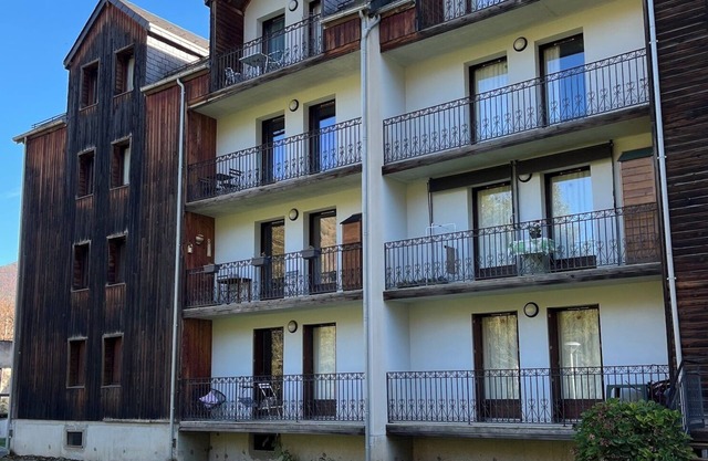 Appartement T3 calme dans parc arboré à 10 mn à pied de l'espace thermo-ludique
