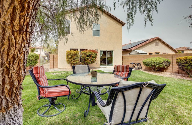 Quiet Vegas Home: 10 Mi to the Strip!