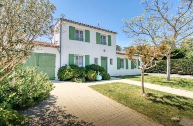 Quiet villa between pine forest and ocean…