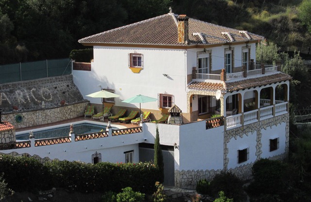 Villa calme, avec piscine privée et Wi-Fi gratuit, à 10 km de la plage