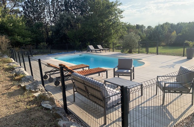 Villa au calme avec piscine en campagne aixoise