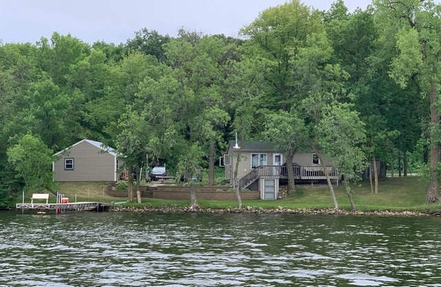 QUIET Cozy Cabin on a great fishing lake