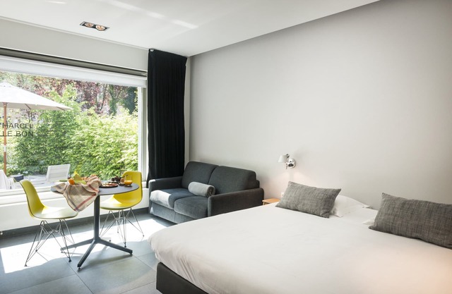 Situé au calme chambre de luxe appartement au rez-de-chaussée avec jardin et parking privé gratuit