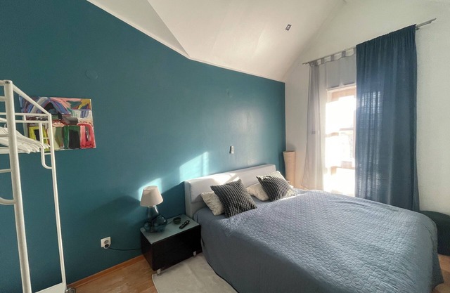 Quietly located villa with 2 apartments on the outskirts of town with private parking space