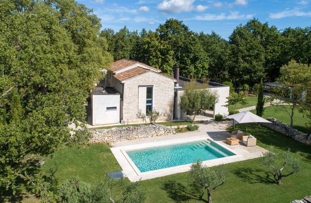 Ferme calme et isolée avec piscine privée et grand jardin