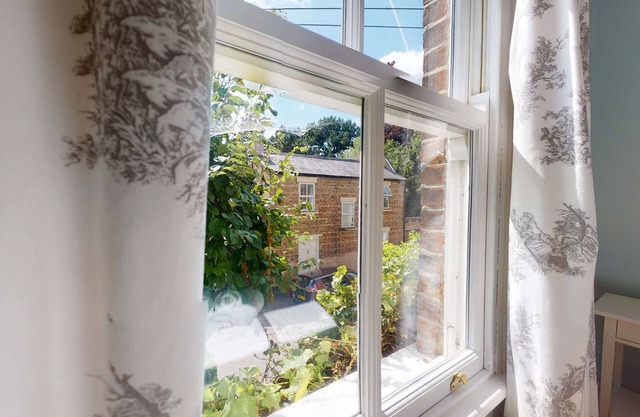 Quince Cottage | Oxford Holiday Let | 1 Bed & Sleeps 2