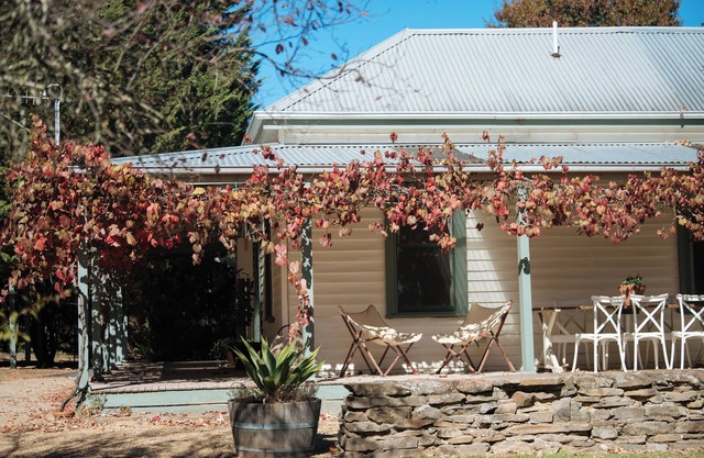 Quintessential Australian homestead via Mansfield. Free wifi & private garden