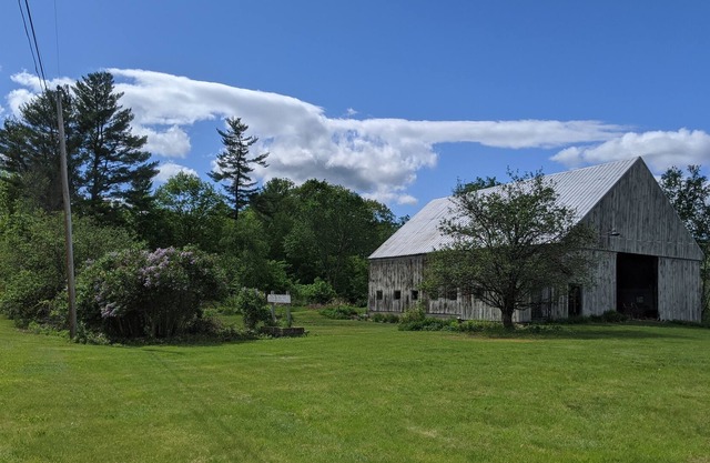 Ferme Quintessential New England avec vue sur la montagne.