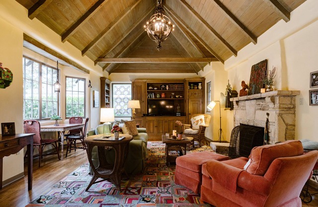 Quintessential Carmel Charmer-Walk to Downtown Carmel & beach DISPONIBLE. SEPTEMBRE!