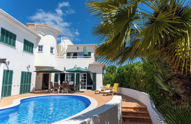 Villa à Lagos avec piscine et vue mer près du centre et de la plage confort et tranquillité