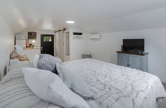 Quite Quaint & Tranquil Studio Apartment
