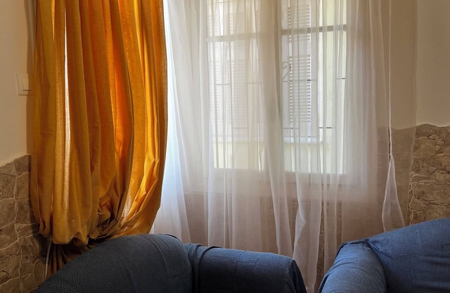 Quite studio fully equiped. 8 min Metro