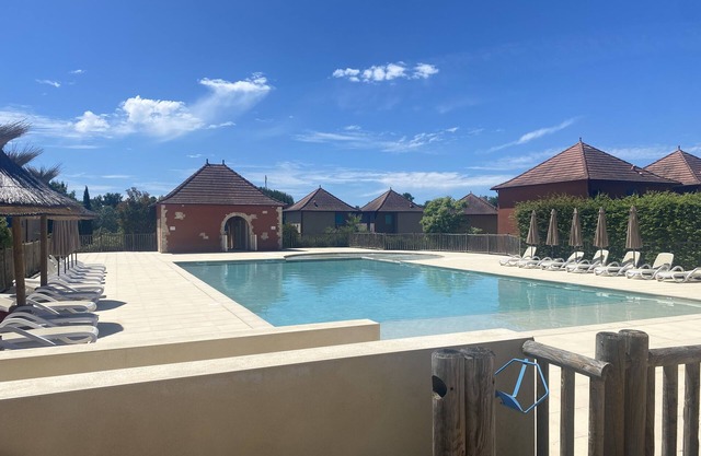 Résidence Claire Rive. Appartement avec piscine à 25km de Cahors