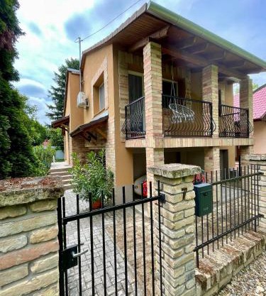 Rózsa Apartman Dombori