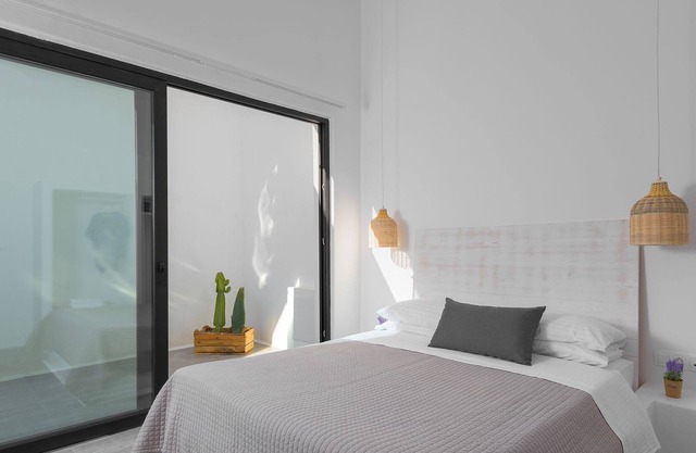 R 3103 Villa Esthir
