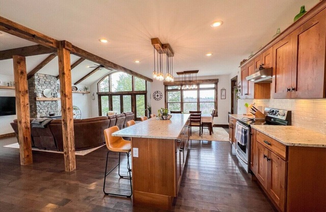 R&R White Mountain Retreat, Hillside with Extraordinary Views!