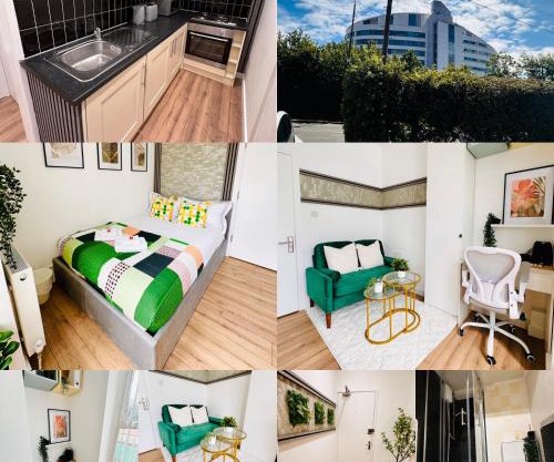 R1 - Stylish Private Room opposite Queen Elizabeth Hospital - Harborne Birmingham
