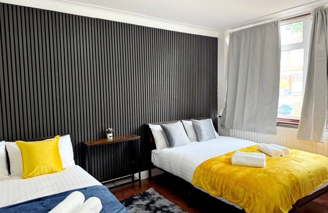 RA-Beautiful Quadruple Room in Wembley!