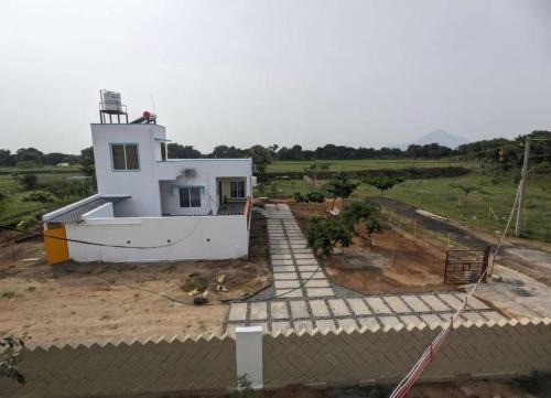 Raadha Logam