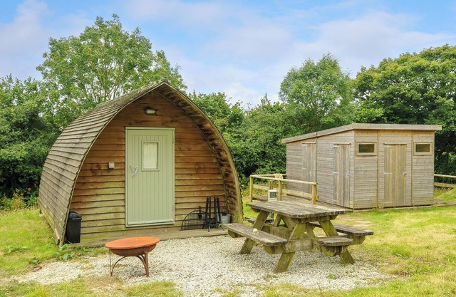 RABBIT WARREN @ PENBUGLE ORGANIC FARM, pet friendly in Duloe