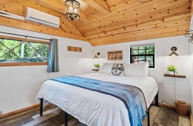 Raccoons Hallow is a cute studio apartment centrally located in Shaver Lake