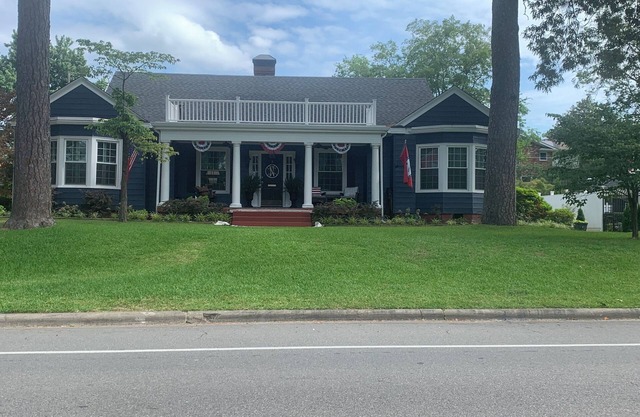 Racetrack Guest Quarters -Walk to Oaklawn Resort/Majestic Park! 1.1 mi downtown