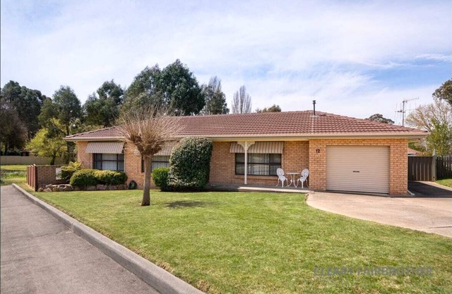 🏁 Racetrack – Charming Family Home Near Mount Panorama