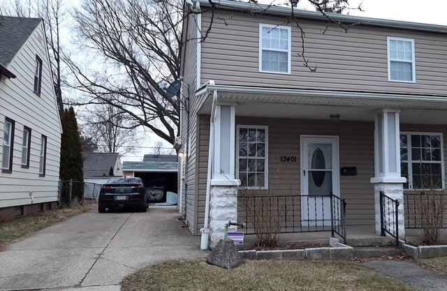 Radiant Rockside Retreat, Fast internet, Self-check in, 3 bdrm, office, garage.