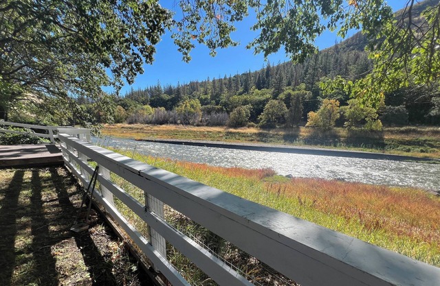 Cozy retreat on the New Klamath River
