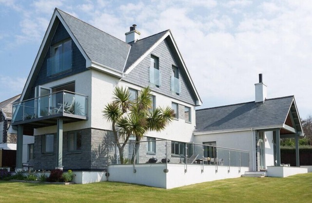 RAGLEIGHS, pet friendly, with open fire in Daymer Bay