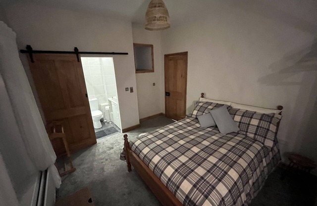 Railway Cottage Retreat:15min walk to Beach:Beautiful Coastline: Parking: Wifi