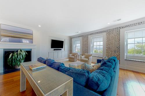 Rainbow Row Pied-A-Terre
